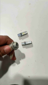 Lampu Senja LED T10 8 LED Kedip 2 Warna untuk Motor