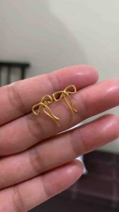 PAWNABLE 18K Saudi Gold Ribbon Earrings(Lightweight/Open back/15mm)
