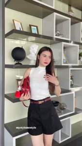 กางเกงขาสั้นเอวสูงทรงเบสิค