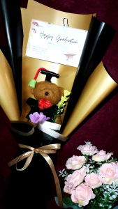 Buket boneka wisuda mini/ buket wisuda mini/ buket Graduation/ buket buat si kecil/ hadiah / buket ulang tahun/ hadiah buat anak