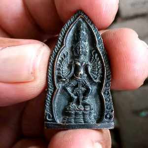 เหรียญหล่อเศรษฐีนวโกฏิ ปางพันมือ เป็นศิลปะที่สุดยอดการหายาก มีองค์เดียวนะครับ