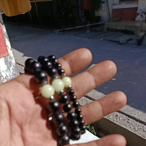 gelang batu black onix dan batu posfor asli menyala dalam gelap