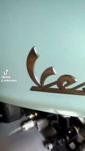 emblem tulisan vespa 3d untuk motor listrik dan vespa
