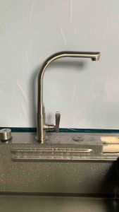 Vòi Rửa Chén Bát Lạnh Inox 304 quay 360 độ dùng vòi dày chắc chắn cầm nặng tay inox 304 chống han rỉ mẫu mã đẹp