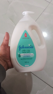 Tắm Gội Toàn Thân Johnsons Baby Milk Rice Chai 1L