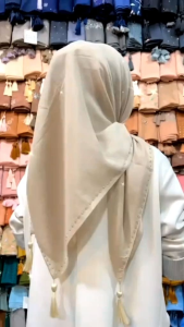 Hijab Segiempat Payet Mutiara Samping Tassel//Kerudung Wanita Jambul