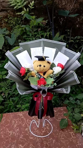 Buket Wisuda/TK/SD/SMP/SMA d kombinasikan dengan 5 lembar uang Buket Wisuda premium doll