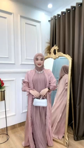 Banjagineun Dress Outer Bahan Shimmer Aplikasi Renda Paten Dress Two in One