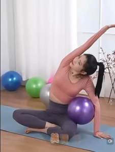 Readystock 现货🇲🇾 (颜色随机)直径 20-25cm 瑜伽小球普拉提迷你盆底肌麦管球健身球平衡训练辅助工具用品 Colour randomly yoga ball