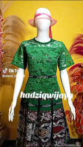 Desain Brokat Elegan: Mengenal Dress Tenun Mik Brokat