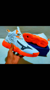 Sepatu Voli Mizuno Wave Momentum 3 Mid - Sepatu Volly Anak Anak - Sepatu Voli Pria Wanita