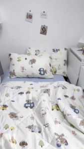 ชุดเครื่องนอนครบเซ็ท(โทนฟ้า) 1 เกรดแฟชั่นทั่วไป 1 ชุด ประกอบด้วย 👇👇 💚ผ้าปู 1 ชิ้น รัดมุม4ด้าน 💚ปลอกหมอน 2 ชิ้น 💚ปลอกหมอนข้าง 2 ชิ้น -ผ้าปูใส่ฟูกที่นอนได้ 10 นิ้ว -ผ้านวมหนา 3นิ้ว (ขนาด5x 5.5 ฟุต)