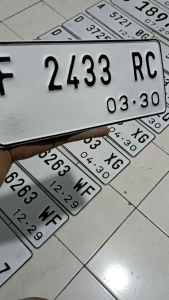 bikin plat nomor motor standar  harga 2 pcs (depan belakang) ada logo samsat pesan chat seller.