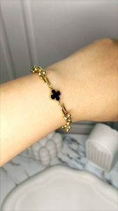 Gelang Tangan Titanium Motif Clover Kode GT0009