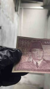 Uang Kertas 100 Rupiah 1960 Seri Soekarno Koleksi Kuno