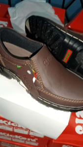 sepatu kulit pria warna coklat