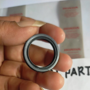 Sil Seal Rumah Roller Honda  VARIO  125 150 160 K35 K36 PCX  ADV 150/160 24 31 3.5 MM DI Jamin Original