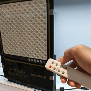 Krisbow Lampu Sorot Led Solar Vertical 25 Watt & 18 Watt 2500 Lumens