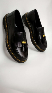 Sepatu Loafers Pria Emoji Smile: Tampilan Modis & Nyaman