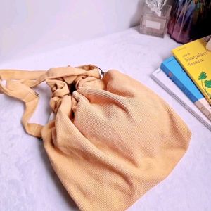 กระเป๋าผ้าหูรูด ด้วยเข้ากัน หูโดนัท สะอาด ผ้าลูกฟูก และนุ่มนิ่ม มินิมอล แฟชั่นมาใหม่