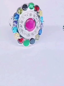 แหวนเงินแท้925พลอยนพเก้าczพลอยนพเก้าเป็นความเชื่อที่สืบทอดกันมานานในประเทศไทย โดยเชื่อว่าการสวมใส่พลอยนพเก้าจะช่วยเสริมดวงชะตา นำโชคลาภ และปกป้องคุ้มครองจากสิ่งชั่วร้าย. นอกจากนี้ พลอยแต่ละชนิดในนพเก้ายังเชื่อว่ามีคุณสมบัติพิเศษ เช่น ส่งเสริมความรัก