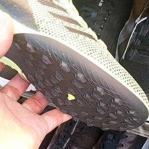 Seri Sepatu Futsal Spike: Desain Ergonomis & Berkualitas