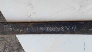 เหล็กแหนบ ปลายบางและโค้งน้อย หน้ากว้าง 6 ซม. ยาว 84 ซม. หนา 13 มิล