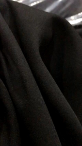 vải cotton hàn màu đen_( khổ 1m5)  dày mềm co dãn nhẹ may đầm váy quần vest vv