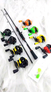 Charm black bass Free Packing PVC Specifikasi : Bahan Carbon hollow Panjang 150cm - Line : 8 - 17lb - Lure Wt : 1/4 - 3/4 oz Panjang 165cm - Line : 8 - 17lb - Lure Wt : 1/4 - 3/4 oz Panjang 180cm - Line : 10 - 20lb - Lure Wt : 1/4 - 1 oz Panjang 210cm - L