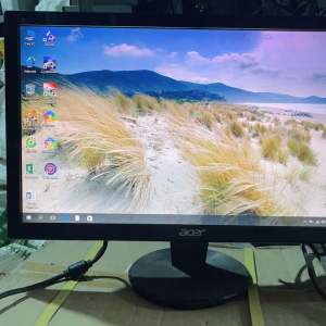 Màn hình Máy tính 19 LCD sáng đẹp xước rất nhẹ không ảnh hưởng hình ảnh