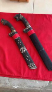 Golok Wafak Asli Ciomas Banten Model Gagang Macan\\n\\n Apa Itu Golok Wafak Asli Ciomas?\\n\\nGolok Wafak Asli Ciomas adalah senjata tradisional yang berasal dari daerah Ciomas, Banten. Dikenal dengan kekuatan dan keindahannya, golok ini telah menjadi bagian penting dari warisan budaya Indonesia. Dalam artikel ini, kita akan membahas lebih lanjut tentang golok Wafak Asli Ciomas, terutama model gagang macan.\\n\\n Sejarah Golok Wafak Asli Ciomas\\n\\nGolok Wafak Asli Ciomas memiliki sejarah panjang yang dapat ditelusuri kembali hingga abad ke-16. Awalnya, golok ini dibuat sebagai senjata pertahanan diri dan perang, tetapi seiring waktu, golok ini juga menjadi simbol status sosial dan kekayaan.\\n\\n Desain dan Karakteristik Golok Wafak Asli Ciomas\\n\\nGolok Wafak Asli Ciomas memiliki desain unik yang mencerminkan keindahan dan kekuatan alam Indonesia. Beberapa karakteristik utama golok ini termasuk:\\n\\n- **Bentuk**: Golok Wafak Asli Ciomas memiliki bentuk yang ramping dan elegan, dengan ujung yang tajam dan gagang yang kuat.\\n- **Material**: Golok ini biasanya terbuat dari baja berkualitas tinggi, yang membuatnya tahan lama dan kuat.\\n- **Warna**: Golok Wafak Asli Ciomas sering memiliki warna hitam atau coklat tua, yang mencerminkan kekuatan alam Indonesia.\\n\\n Mengapa Memilih Golok Tahanan Asli?\\n\\nAda beberapa alasan mengapa Anda harus memilih golok tahanan asli, termasuk:\\n\\n Keunggulan Golok Tahanan Asli\\n\\nGolok tahanan asli memiliki beberapa keunggulan dibandingkan golok biasa, termasuk:\\n\\n- **Kualitas Material**: Golok tahanan asli biasanya terbuat dari baja berkualitas tinggi, yang membuatnya tahan lama dan kuat.\\n- **Keindahan Desain**: Golok tahanan asli memiliki desain yang unik dan indah, yang mencerminkan keindahan alam Indonesia.\\n- **Kestabilan**: Golok tahanan asli memiliki kestabilan yang baik, yang membuatnya mudah dikendalikan dan digunakan.\\n\\n Perawatan dan Pemeliharaan Golok Tahanan Asli\\n\\nAgar golok tahanan asli tetap dalam kondisi baik, ada beberapa langkah perawatan dan pemeliharaan yang harus Anda lakukan:\\n\\n- **Pembersihan**: Bersihkan golok secara teratur menggunakan kain lembut.\\n- **Penyimpanan**: Simpan golok di tempat yang kering dan aman.\\n- **Periksa**: Periksa kondisi golok secara teratur untuk memastikan tidak ada kerusakan atau retakan.\\n\\n Bagaimana Cara Menggunakan Gagang Macan Golok?\\n\\nGagang macan golok adalah bagian penting dari golok Wafak Asli Ciomas. Berikut adalah beberapa tips penggunaan gagang macan golok:\\n\\n Teknik Penggunaan Gagang Macan Golok\\n\\nUntuk menggunakan gagang macan golok dengan benar, ikuti langkah-langkah berikut:\\n\\n- **Pegang Gagang Macan**: Pegang gagang macan dengan kuat dan kendalikan gerakan golok.\\n- **Bersiap untuk Menyerang**: Bersiaplah untuk menyerang dengan cepat dan akurat.\\n- **Hindari Gerakan Berlebihan**: Hindari gerakan berlebihan yang dapat merusak gagang macan.\\n\\n Manfaat Penggunaan Gagang Macan Golok\\n\\nAda beberapa manfaat menggunakan gagang macan golok, termasuk:\\n\\n- **Kestabilan**: Gagang macan golok memberikan kestabilan tambahan saat menggunakan golok.\\n- **Keindahan**: Gagang macan golok memberikan keindahan tambahan pada golok.\\n- **Kekuatan**: Gagang macan golok memberikan kekuatan tambahan saat menggunakan golok.\\n\\n Desain Gagang Macan Golok: Mengapa Penting?\\n\\nDesain gagang macan golok sangat penting karena memberikan keindahan, kestabilan, dan kekuatan tambahan pada golok. Berikut adalah beberapa alasan mengapa desain gagang macan golok penting:\\n\\n Keindahan dan Kestabilan Gagang Macan Golok\\n\\nGagang macan golok memiliki desain yang indah dan estetis, yang mencerminkan keindahan alam Indonesia. Selain itu, gagang macan juga memberikan kestabilan tambahan saat menggunakan golok.\\n\\n Fungsi Gagang Macan Golok dalam Penggunaan Harian\\n\\nGagang macan golok juga memiliki fungsi praktis dalam penggunaan harian, seperti membantu dalam pekerjaan rumah tangga atau pertanian.\\n\\n Golok Tradisional Banten: Warisan Budaya\\n\\nGolok tradisional Banten, termasuk golok Wafak Asli Ciomas, adalah warisan budaya yang penting bagi Indonesia. Berikut adalah beberapa alasan mengapa golok tradisional Banten penting:\\n\\n Nilai Sejarah Golok Tradisional Banten\\n\\nGolok tradisional Banten memiliki nilai sejarah yang penting, karena mencerminkan kehidupan dan budaya masyarakat Banten pada masa lalu.\\n\\n Penerapan Golok Tradisional Banten dalam Kehidupan Modern\\n\\nMeskipun golok tradisional Banten telah ada selama bertahun-tahun, mereka masih relevan dalam kehidupan modern. Misalnya, golok tradisional Banten sering digunakan sebagai hiasan rumah atau sebagai simbol status sosial.\\n\\nDengan demikian, golok Wafak Asli Ciomas model gagang macan adalah peralatan dapur yang indah dan kuat, yang mencerminkan keindahan dan kekuatan alam Indonesia. Dengan memahami sejarah, desain, dan manfaat golok Wafak Asli Ciomas, kita dapat lebih menghargai warisan budaya Indonesia dan menjaga tradisi ini tetap hidup.\n}