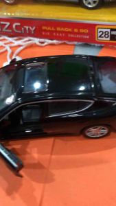 โมเดลรถปอร์เช่ Porsche รุ่น Panamera turbo สีดำ สเกล 1/36 มีลานในตัว