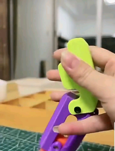 Mainan Pisau Pereda Stress Bentuk Mini Lucu Unik / Mainan Fake Knife / Mainan Pisau Palsu