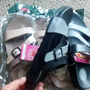 Sandal Slop Yumeida Untuk Wanita\\n\\n Apa Itu Sandal Slop Yumeida?\\n\\nSandal Slop Yumeida adalah sepatu sandal yang dirancang khusus untuk wanita yang mencari kenyamanan dan gaya dalam satu produk. Dengan desain modern dan bahan kulit berkualitas, sandal ini menjadi pilihan ideal untuk berbagai acara santai.\\n\\n Kelebihan Sandal Slop Yumeida\\n\\nSandal Slop Yumeida memiliki beberapa kelebihan yang membuatnya unggul dibandingkan sandal slop lainnya. Beberapa kelebihan tersebut antara lain:\\n\\n- Nyaman digunakan dalam jangka waktu yang lama\\n- Desain modern yang selalu up-to-date\\n- Bahan kulit berkualitas yang tahan lama\\n\\n Perbedaan Dengan Sandal Slop Lainnya\\n\\nSandal Slop Yumeida memiliki perbedaan signifikan dibandingkan sandal slop lainnya. Beberapa perbedaan tersebut antara lain:\\n\\n- Desain yang lebih modern dan elegan\\n- Bahan kulit berkualitas yang membuat sandal lebih tahan lama\\n- Kualitas kenyamanan yang lebih baik dibandingkan sandal slop lainnya\\n\\n Mengapa Memilih Sandal Slop Yumeida?\\n\\nAda beberapa alasan mengapa Anda harus memilih Sandal Slop Yumeida sebagai pilihan sepatu Anda.\\n\\n Sandal Slop Nyaman\\n\\nSandal Slop Yumeida dirancang untuk memberikan kenyamanan maksimal bagi penggunanya. Dengan bahan kulit berkualitas dan desain yang ergonomis, sandal ini akan membuat kaki Anda merasa nyaman selama berjam-jam.\\n\\n Desain Modern\\n\\nSandal Slop Yumeida memiliki desain modern yang selalu up-to-date. Dengan desain yang elegan dan stylish, sandal ini akan membuat penampilan Anda semakin menonjol.\\n\\n Bahan Kulit Berkualitas\\n\\nSandal Slop Yumeida terbuat dari bahan kulit berkualitas yang tahan lama. Dengan bahan ini, sandal akan tetap awet dan terlihat seperti baru meskipun telah digunakan dalam jangka waktu yang lama.\\n\\n Bagaimana Menggunakan Sandal Slop Yumeida?\\n\\nBerikut adalah beberapa tips menggunakan Sandal Slop Yumeida dengan benar:\\n\\n Tips Memilih Ukuran Yang Tepat\\n\\nUntuk mendapatkan pengalaman terbaik saat menggunakan Sandal Slop Yumeida, pastikan Anda memilih ukuran yang tepat. Anda dapat mengukur kaki Anda dan membandingkannya dengan tabel ukuran yang disediakan oleh produsen.\\n\\n Cara Menyimpan & Merawat Sandal Slop Yumeida\\n\\nUntuk menjaga kualitas dan keawetan Sandal Slop Yumeida, penting bagi Anda untuk menyimpan dan merawat sandal dengan benar. Berikut adalah beberapa tips yang dapat Anda ikuti:\\n\\n- Simpan sandal di tempat yang kering dan teduh\\n- Jangan membiarkan sandal terkena air atau bahan kimia\\n- Bersihkan sandal secara teratur dengan lap lembut\\n\\n Rekomendasi Sandal Slop Yumeida Untuk Acara Santai\\n\\nBerikut adalah beberapa model Sandal Slop Yumeida yang direkomendasikan untuk acara santai:\\n\\n Model Sandal Slop Yumeida Terbaik\\n\\nBeberapa model Sandal Slop Yumeida yang direkomendasikan untuk acara santai antara lain:\\n\\n- Model A: Desain modern dengan warna hitam yang elegan\\n- Model B: Desain sederhana dengan warna coklat yang klasik\\n- Model C: Desain unik dengan warna merah yang menarik\\n\\n Cara Memadukan Sandal Slop Yumeida Dengan Pakaian\\n\\nUntuk mendapatkan penampilan yang sempurna, Anda dapat memadukan Sandal Slop Yumeida dengan pakaian yang sesuai. Berikut adalah beberapa tips yang dapat Anda ikuti:\\n\\n- Padukan dengan rok pendek atau celana pendek untuk acara santai\\n- Padukan dengan baju atasan yang sederhana untuk penampilan yang elegan\\n- Padukan dengan aksesori seperti kalung atau gelang untuk menambah kesan stylish\n}