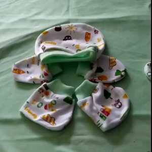 Topi Kupluk & Aksesoris Bayi Baru Lahir