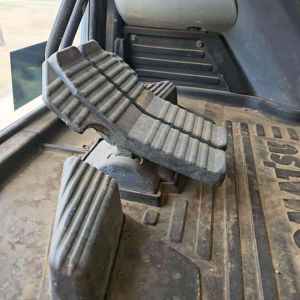 แป้นเหยียบ ตัวเดิน รถแม็คโคร โกเบ โคมัตสุ แคท วอลโว่ ฮิตาชิ