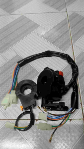 cụm công tắc đèn xe wave đời 1998 đến 1999 và  2000 hàng chất lượng có 2 nấc đèn đèn sương mù và đèn pha cốt. anh em mua hàng LH zalo 0903 761336.