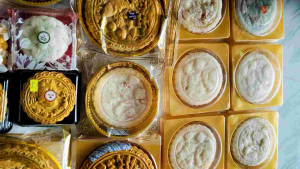 bánh dẻo trứng muối hay gọi chiếc bánh thị phi nhà làm 300gam