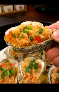 [🇲🇾Ready Stock] 200g Cantonese garlic chili barbecue sauce 粤小厨蒜蓉酱蒜蓉辣椒酱小龙虾烧烤烤生蚝海鲜茄子蒸扇贝下饭酱