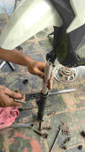 Treker Buka Kuncian per Shockbreaker depan motor bebek matic Hitam
