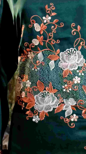 SETELAN BAJU KURUNG BORDIR BUNGA BELAH