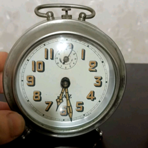 Đồng hồ báo thức Châu Âu Jaz Pháp cót cơ để bàn cổ xưa hơn trăm tuổi