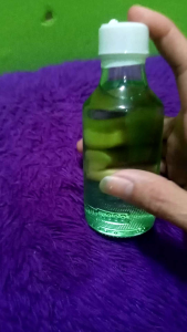 minyak kayu putih asli dari pulau buru (Ambon) 140 ml.