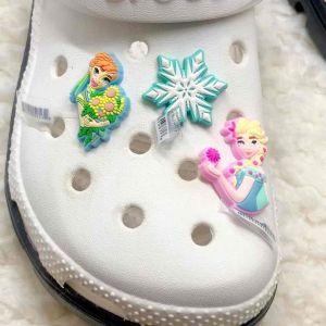 JBS 👑❄️⛄️☃️ตัวติดรองเท้ามีรู “ เจ้าหญิง หิมะ Let’s it go. “ 👠🌈shoecharm “ Disney Frozen Princess ” งานดีมีคุณภาพ จัดโลด