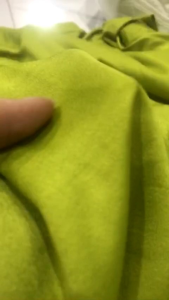 vải lụa tằm ướt màu xanh cốm hàng loại 1 _( khổ 1m5) dày mềm rũ co dãn may đầm váy áo quần vv