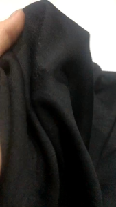 vải lụa tằm ướt màu đen hàng loại 1 _( khổ 1m5) dày mềm rũ co dãn may đầm váy áo quần vv
