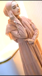 Gamis Bahan Ceruty Babydoll Set Hijab Baju Wanita Syari\\n\\n Apa Itu Desain Babydoll Wanita?\\n\\nDesain babydoll wanita adalah pakaian yang mengadaptasi model gaun bayi ke dalam gaya pakaian wanita modern. Biasanya memiliki siluet yang longgar dan lembut, dengan potongan yang melingkar dan tidak ketat. Hal ini membuat desain babydoll wanita menjadi pilihan yang nyaman dan feminin.\\n\\n Perbedaan Desain Babydoll Wanita dengan Model Pakaian Lainnya\\n\\nDesain babydoll wanita berbeda dengan model pakaian lainnya karena fokus pada kesan feminin dan lembut. Berbeda dengan model pakaian yang lebih ketat atau formal, desain babydoll wanita menekankan pada kesan lembut dan feminin.\\n\\n Kelebihan Memakai Desain Babydoll Wanita\\n\\nMemakai desain babydoll wanita memiliki beberapa kelebihan, antara lain:\\n\\n- Menekankan kesan feminin dan lembut\\n- Memberikan rasa nyaman saat dipakai\\n- Cocok untuk berbagai acara, baik formal maupun informal\\n\\n Gamis Bahan Ceruty Syari: Pilihan yang Tepat untuk Anda\\n\\nGamis bahan ceruty syari adalah pilihan yang tepat untuk Anda yang mencari pakaian syari yang nyaman dan elegan. Bahan ceruty sendiri memiliki tekstur yang lembut dan ringan, sehingga sangat cocok untuk digunakan dalam berbagai situasi.\\n\\n Keunggulan Bahan Ceruty pada Gamis Syari\\n\\nBeberapa keunggulan bahan ceruty pada gamis syari antara lain:\\n\\n- Tekstur lembut dan ringan\\n- Mudah disesuaikan dengan bentuk tubuh\\n- Cocok untuk berbagai situasi, baik formal maupun informal\\n\\n Bagaimana Memilih Gamis Bahan Ceruty yang Sesuai dengan Bentuk Tubuh Anda\\n\\nUntuk memilih gamis bahan ceruty yang sesuai dengan bentuk tubuh Anda, ada beberapa hal yang perlu diperhatikan, antara lain:\\n\\n- Pilih ukuran yang pas dengan bentuk tubuh Anda\\n- Perhatikan potongan dan desain gamis agar sesuai dengan bentuk tubuh Anda\\n- Pilih warna yang cocok dengan warna kulit Anda\\n\\n Pakaian Syari Nyaman dan Elegan: Tips Memilih Set Hijab Baju Wanita\\n\\nPakaian syari nyaman dan elegan dapat menjadi pilihan yang tepat untuk Anda yang ingin tampil cantik dan sopan. Salah satu cara untuk mencapai hal ini adalah dengan menggunakan set hijab baju wanita.\\n\\n Mencari Keseimbangan antara Keindahan dan Ketenangan dalam Memilih Pakaian Syari\\n\\nUntuk mencapai keseimbangan antara keindahan dan ketenangan dalam memilih pakaian syari, ada beberapa hal yang perlu diperhatikan, antara lain:\\n\\n- Pilih pakaian yang sesuai dengan bentuk tubuh Anda\\n- Pilih warna yang cocok dengan warna kulit Anda\\n- Pilih aksesori yang sesuai dengan pakaian Anda\\n\\n Menggunakan Set Hijab Baju Wanita untuk Acara Spesial\\n\\nSet hijab baju wanita bisa menjadi pilihan yang tepat untuk acara spesial, seperti pesta atau pernikahan. Beberapa tips untuk menggunakan set hijab baju wanita antara lain:\\n\\n- Pilih set hijab baju wanita yang sesuai dengan tema acara\\n- Pilih warna yang cocok dengan warna kulit Anda\\n- Pilih aksesori yang sesuai dengan set hijab baju wanita Anda\n}