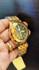 Seik0 Gold Automatic Watch with Black Dial and Date Display