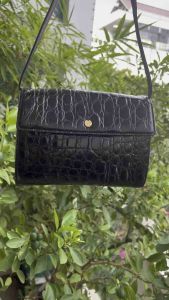 Túi 2hand đeo chéo mini da cá.sáu bóng kính nhà Milaschonee aut của Ý -T179