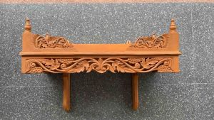 หิ้งพระติดผนัง ลายเถาองุ่น สีสัก กว้าง 60 cm พร้อมติดตั้ง  หิ้งพระแบบแขวน หิ้งพระไม้ หิ้งพระไม้สวยๆ  หิ้งพระไม้สัก หิ้งพระไม้จริง หิ้งพระ